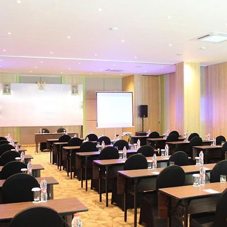 Zest Parang Raja Solo By Swiss-Belhotel International Bonorejo Buitenkant foto