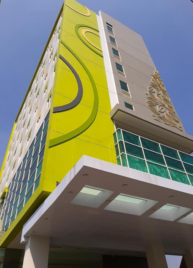 Zest Parang Raja Solo By Swiss-Belhotel International Bonorejo Buitenkant foto