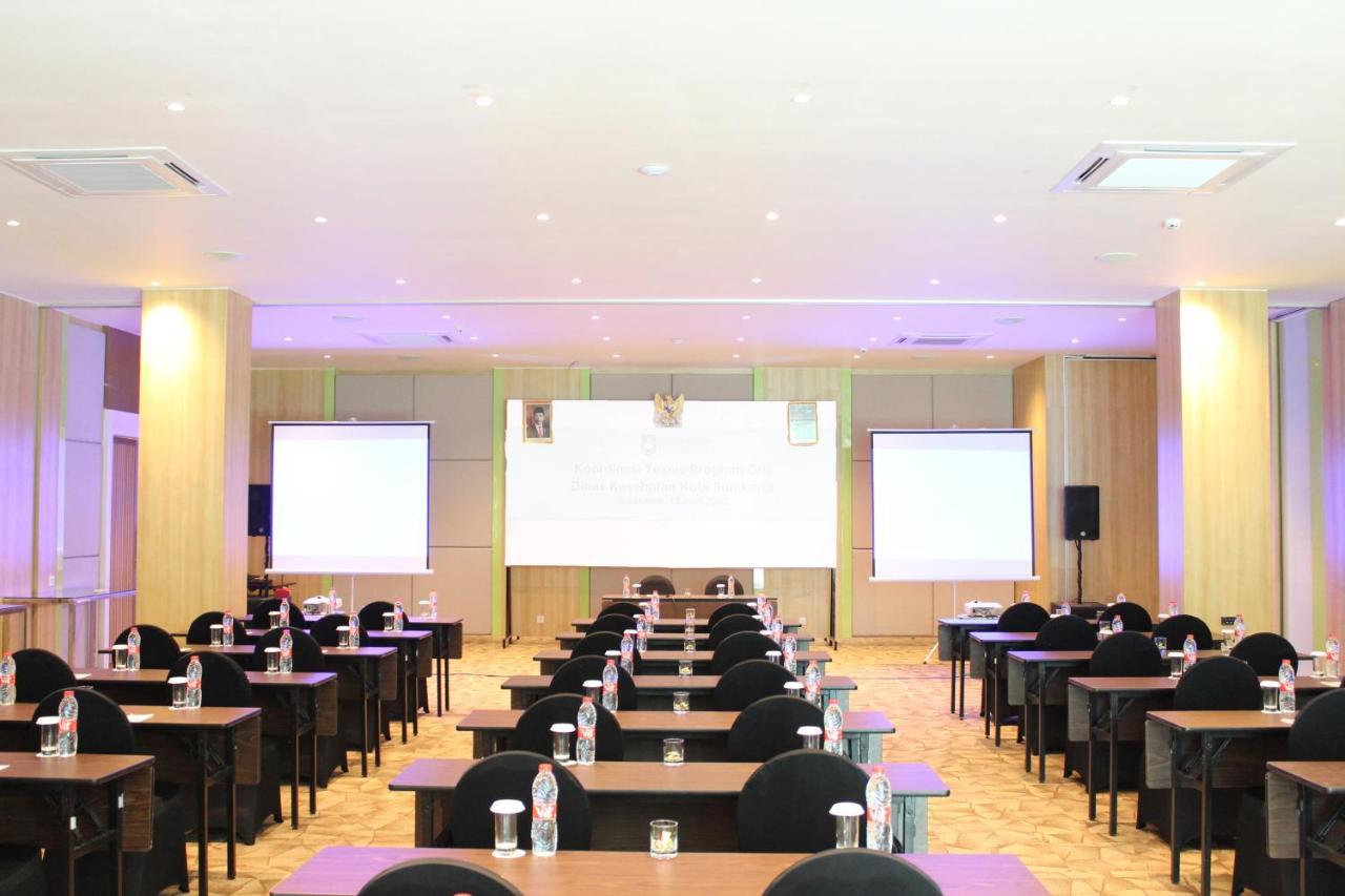 Zest Parang Raja Solo By Swiss-Belhotel International Bonorejo Buitenkant foto